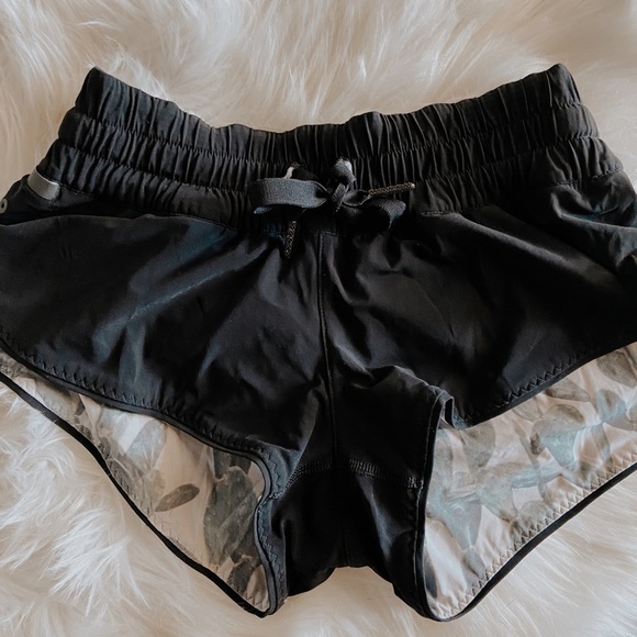 lululemon athletica Pants - Lululemon REVERSIBLE Black/Cactus Shorts